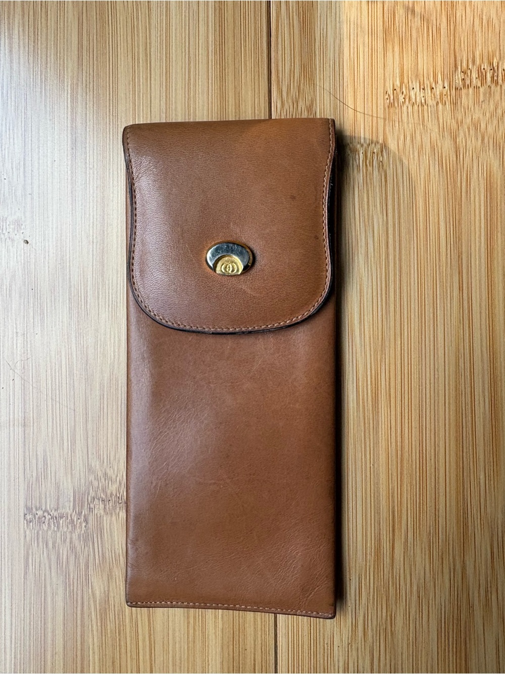 Vintage Gucci Smooth Brown Leather Eyeglass Case. Two-Toned GG Clasp Rare
